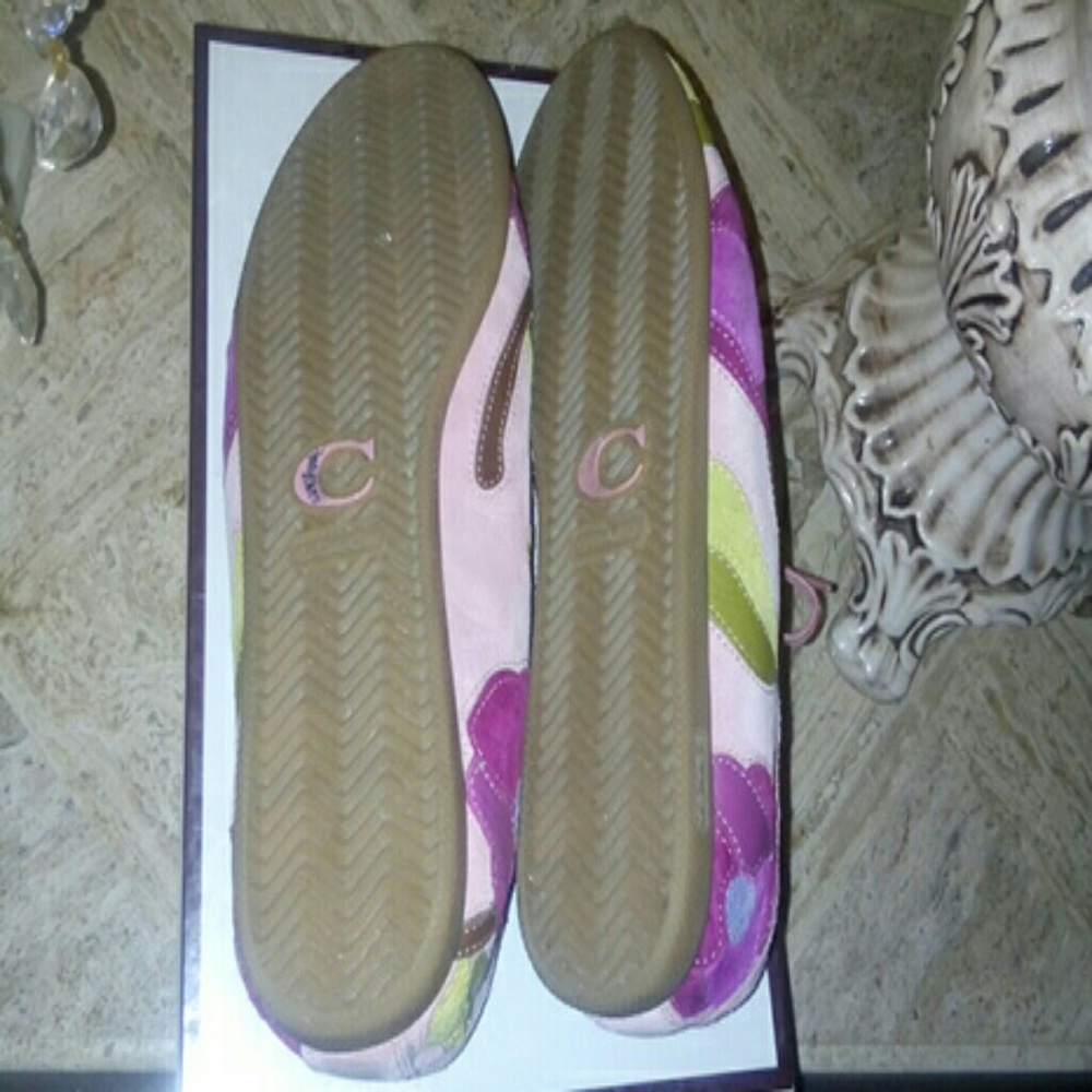 Coach - Picture 3 of 3